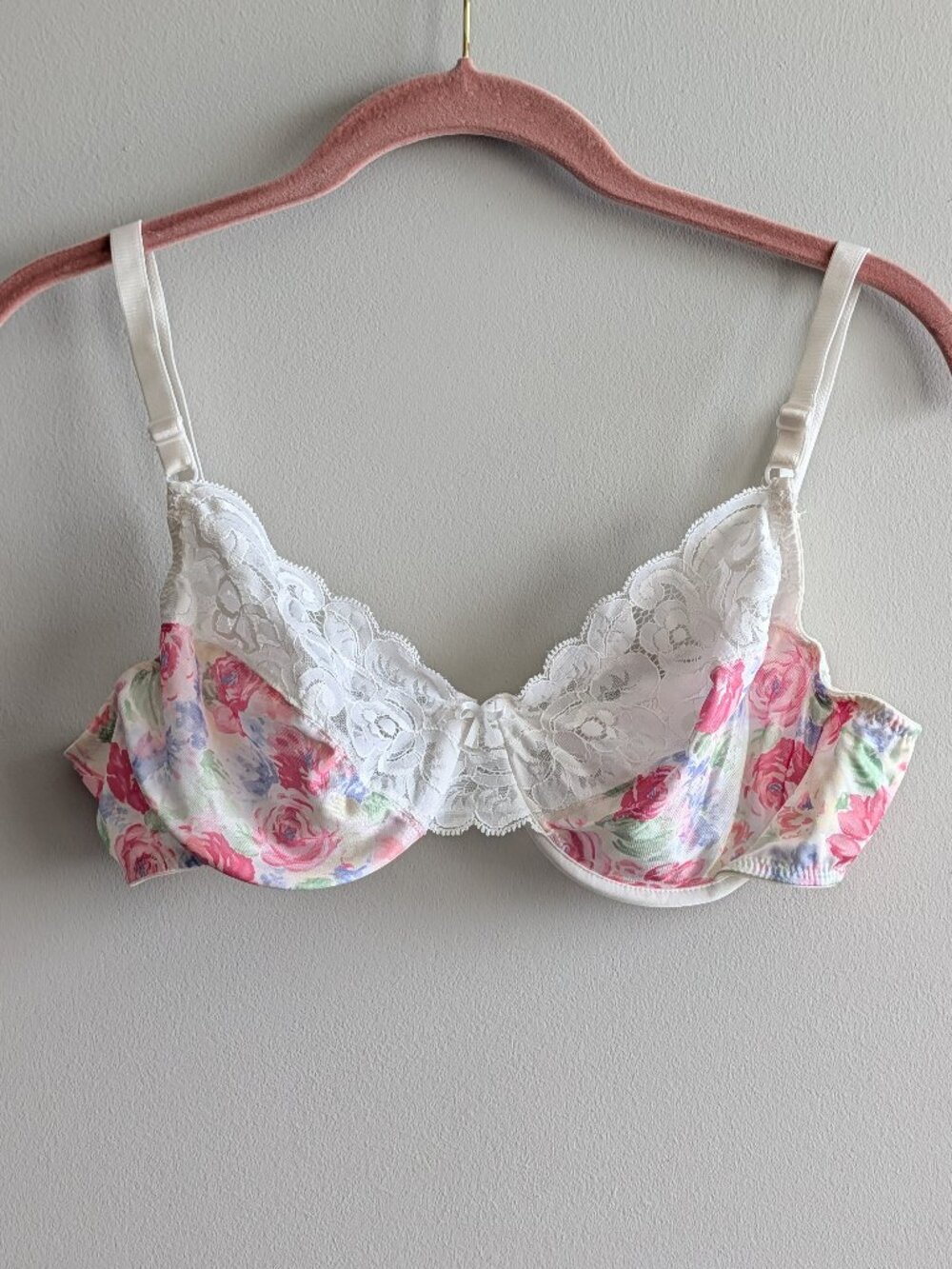 Vintage Vanity Fair Nylon Lace Underwire Bra White Floral 38B USA Style 75-461